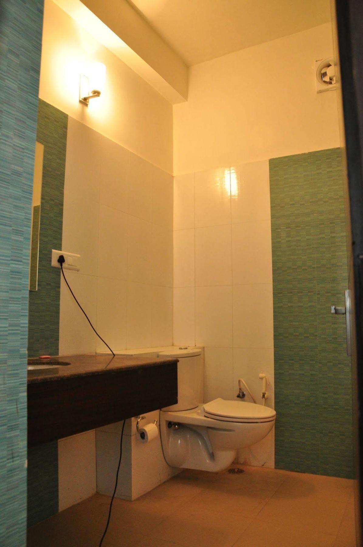 Madhu Resort Агра Екстериор снимка