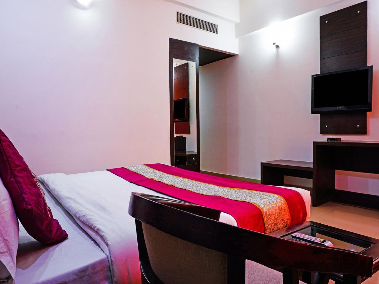 Madhu Resort Агра Екстериор снимка