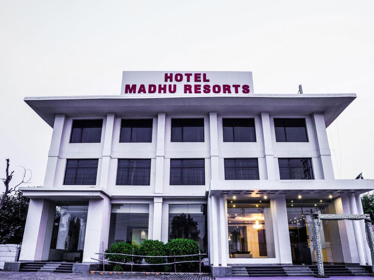 Madhu Resort Агра Екстериор снимка