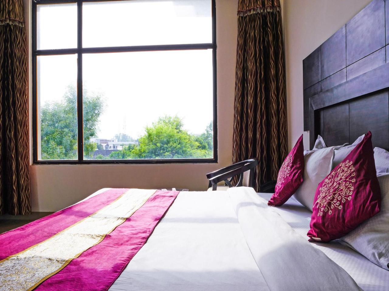 Madhu Resort Агра Екстериор снимка