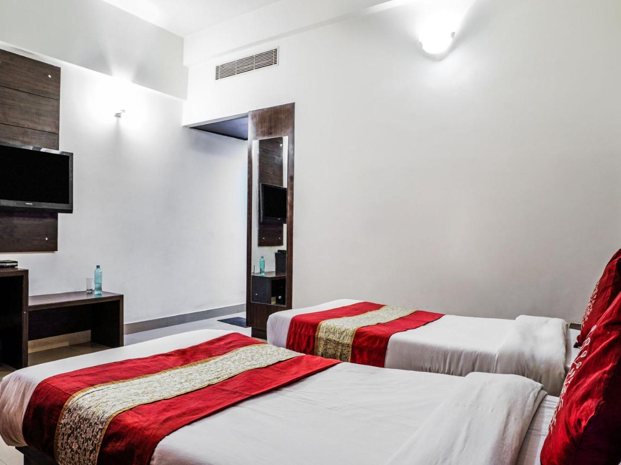 Madhu Resort Агра Екстериор снимка