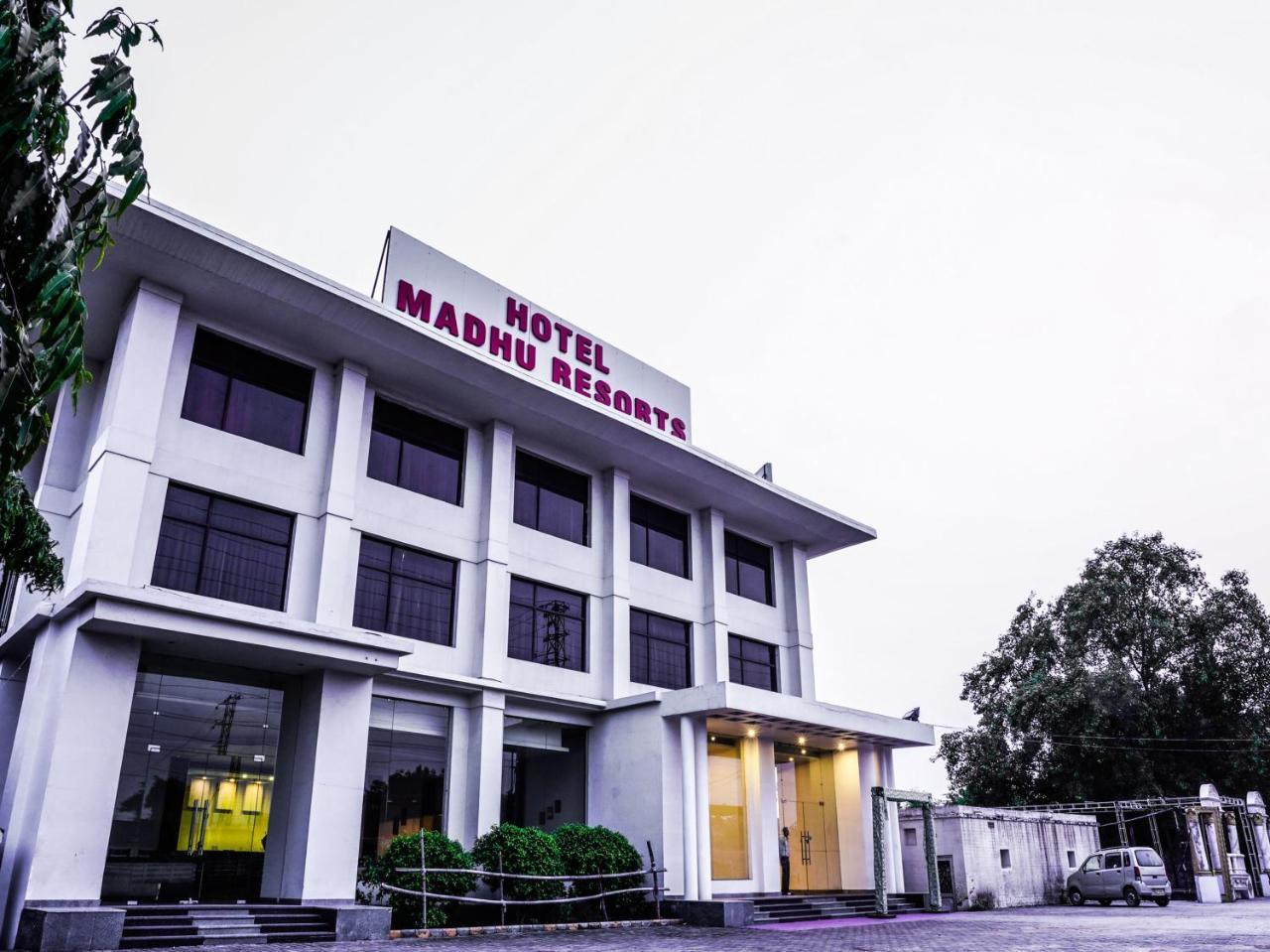 Madhu Resort Агра Екстериор снимка