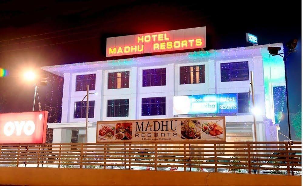 Madhu Resort Агра Екстериор снимка